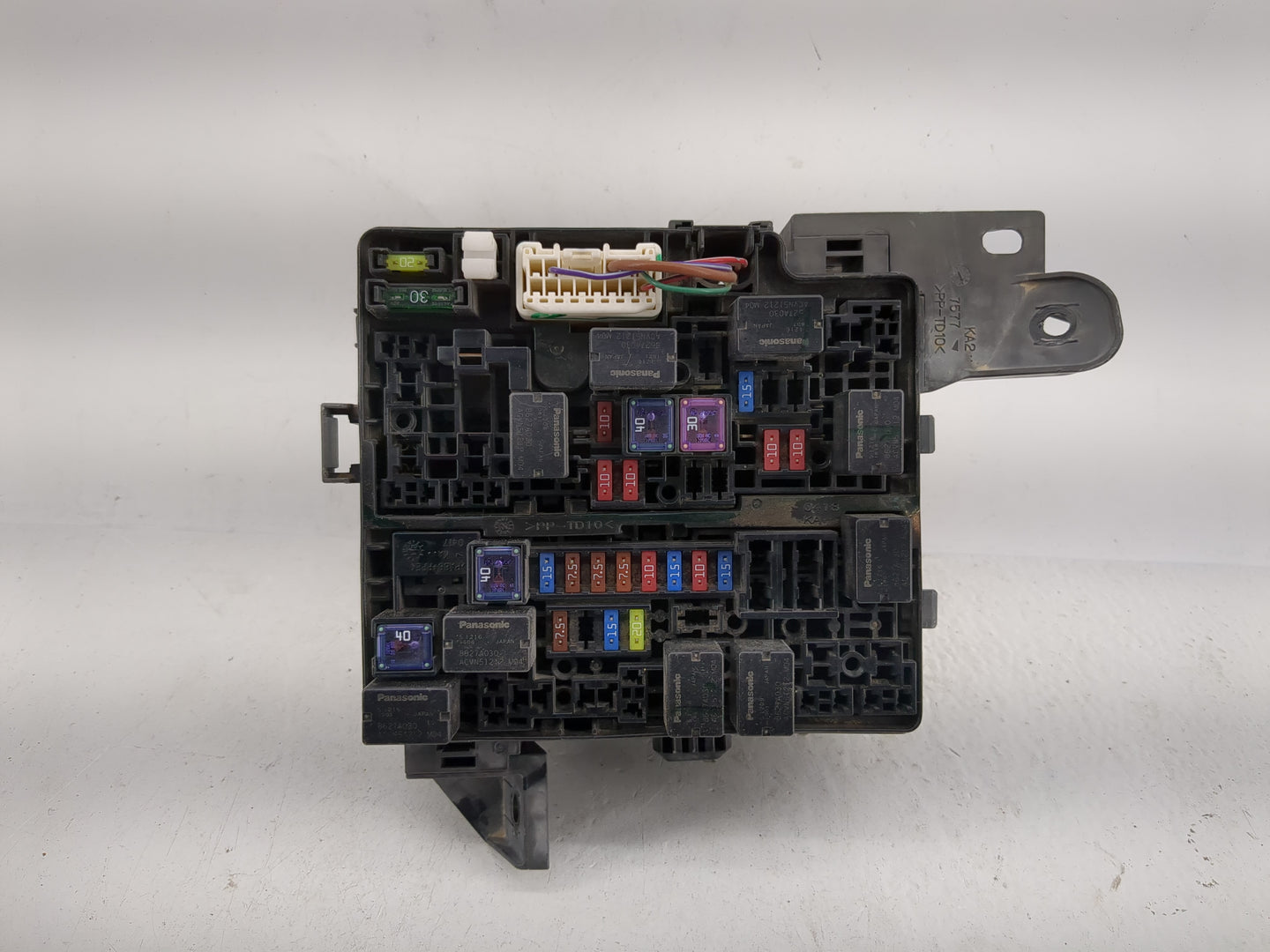 2014 Mitsubishi Mirage Fusebox Fuse Box Panel Relay Module P/N:KA2 7577 Fits OEM Used Auto Parts - Oemusedautoparts1.com