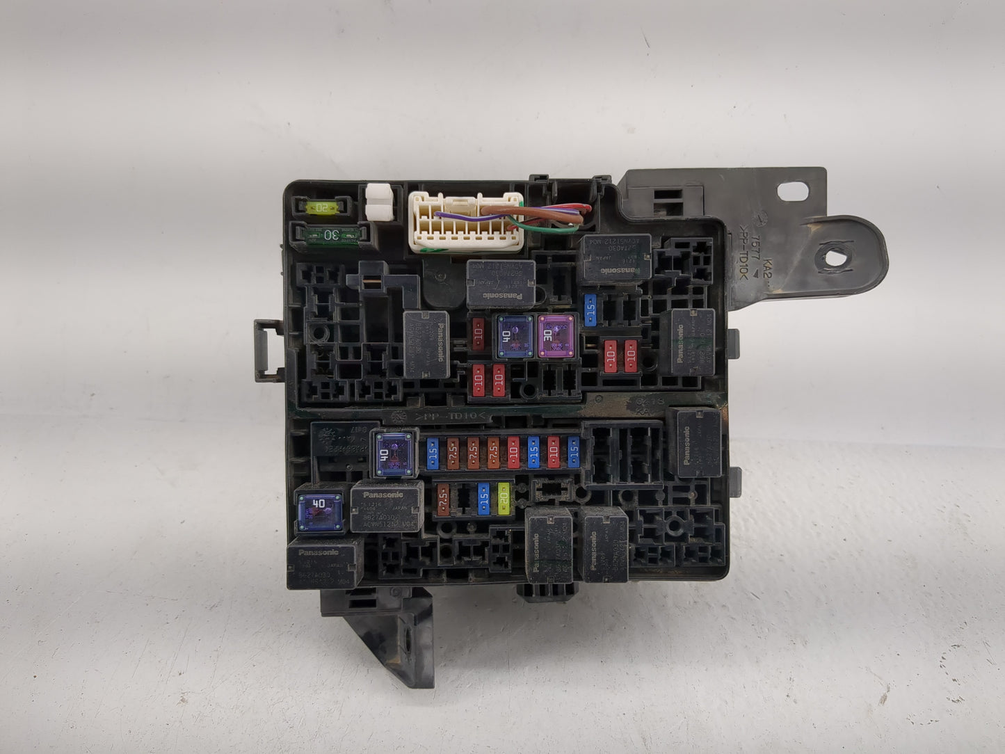 2014 Mitsubishi Mirage Fusebox Fuse Box Panel Relay Module P/N:KA2 7577 Fits OEM Used Auto Parts - Oemusedautoparts1.com