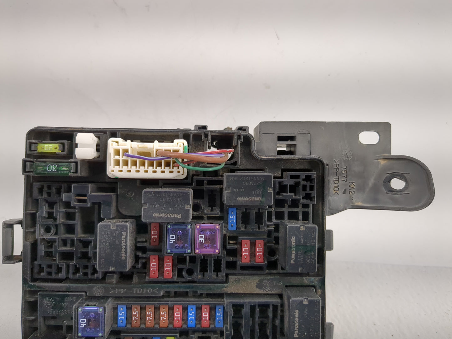 2014 Mitsubishi Mirage Fusebox Fuse Box Panel Relay Module P/N:KA2 7577 Fits OEM Used Auto Parts - Oemusedautoparts1.com