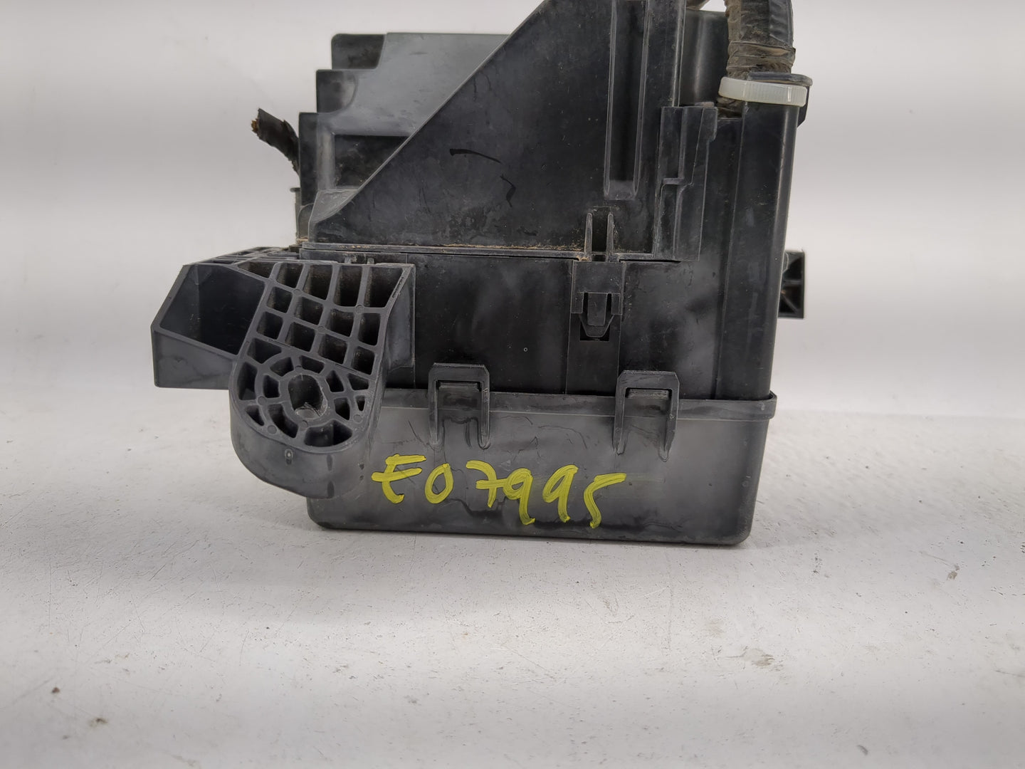 2014 Mitsubishi Mirage Fusebox Fuse Box Panel Relay Module P/N:KA2 7577 Fits OEM Used Auto Parts - Oemusedautoparts1.com