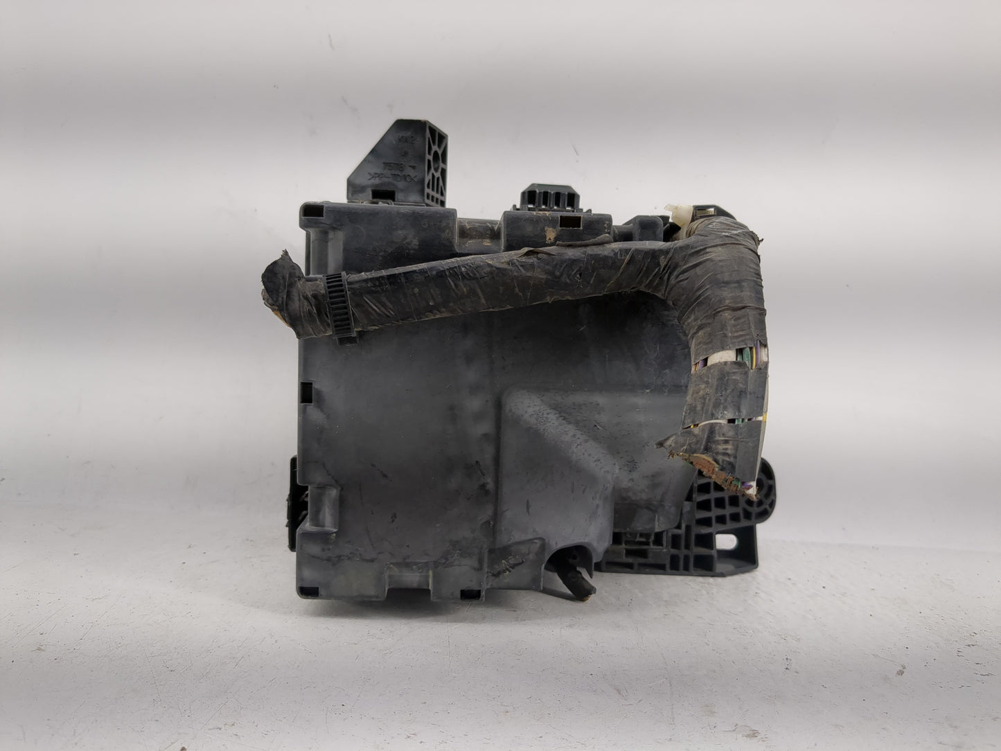 2014 Mitsubishi Mirage Fusebox Fuse Box Panel Relay Module P/N:KA2 7577 Fits OEM Used Auto Parts - Oemusedautoparts1.com