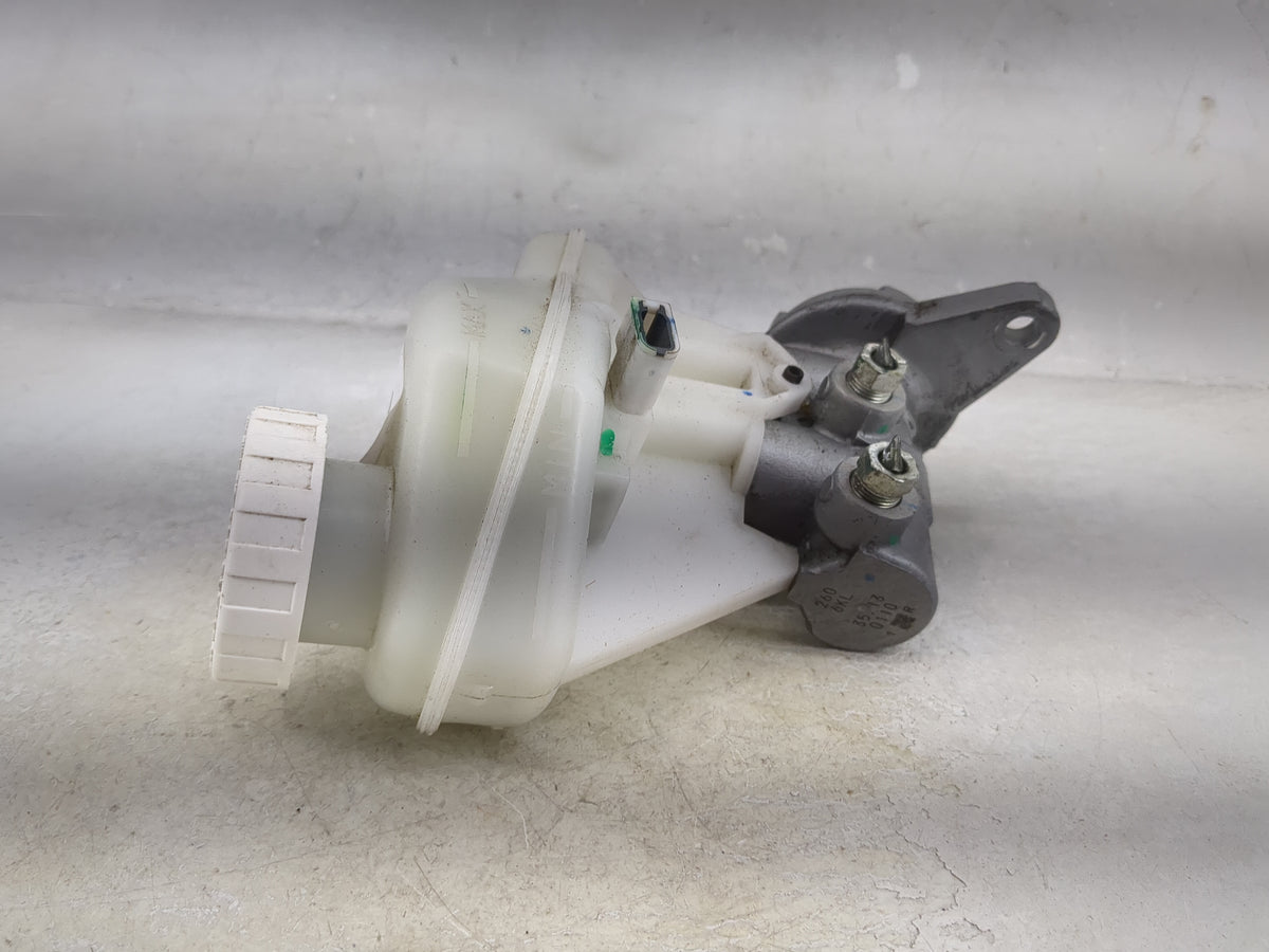 2014-2014 Mitsubishi Mirage Brake Master Cylinder 1512700 - Oemusedautoparts1.com