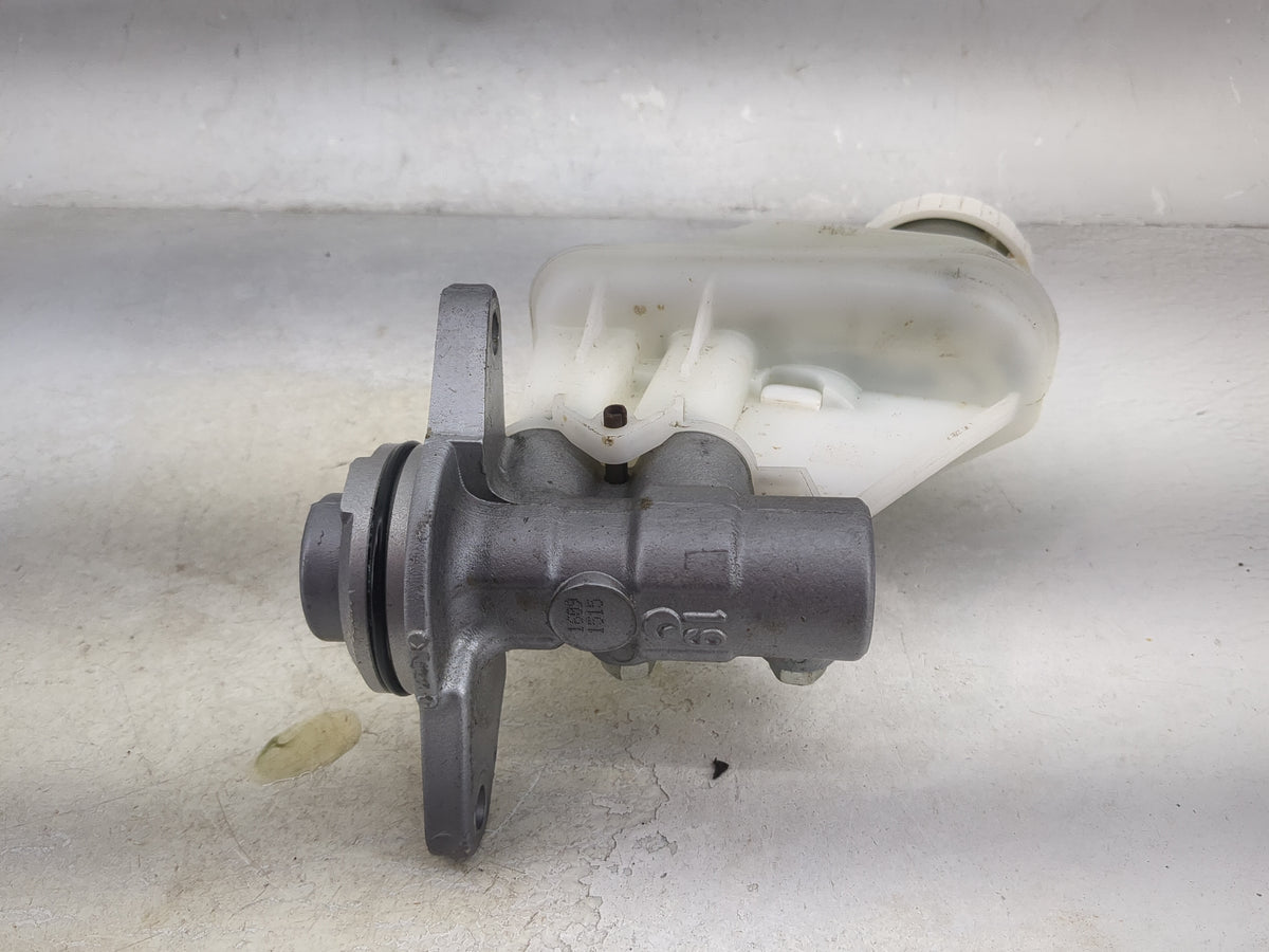 2014-2014 Mitsubishi Mirage Brake Master Cylinder 1512700 - Oemusedautoparts1.com