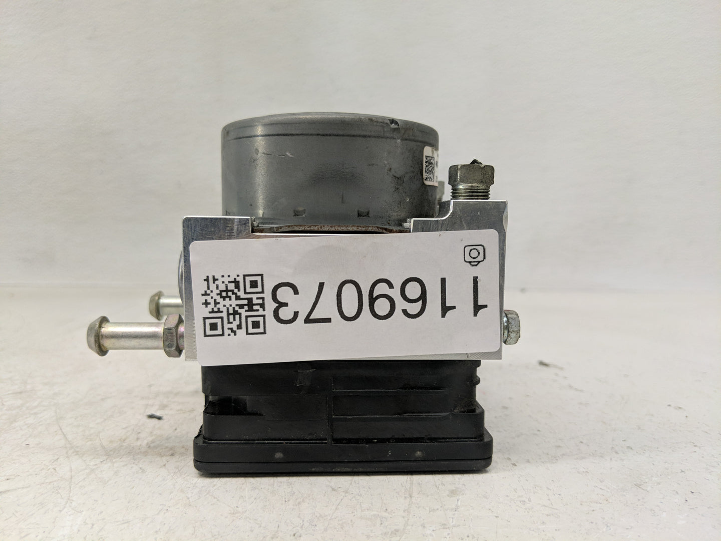 2017 Mitsubishi Outlander ABS Pump Control Module Replacement P/N:4670B262 Fits OEM Used Auto Parts - Oemusedautoparts1.com