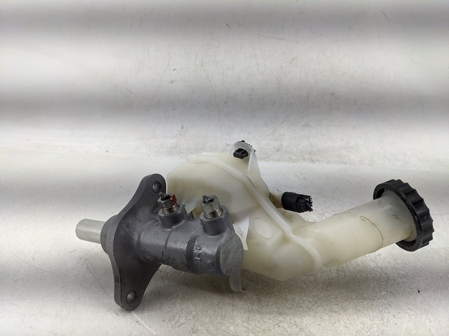 2014-2016 Mitsubishi Outlander Brake Master Cylinder - Oemusedautoparts1.com