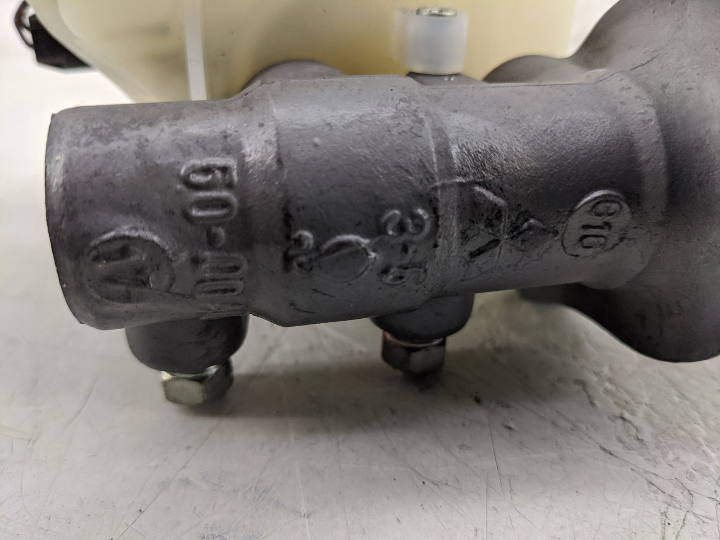 2014-2016 Mitsubishi Outlander Brake Master Cylinder - Oemusedautoparts1.com