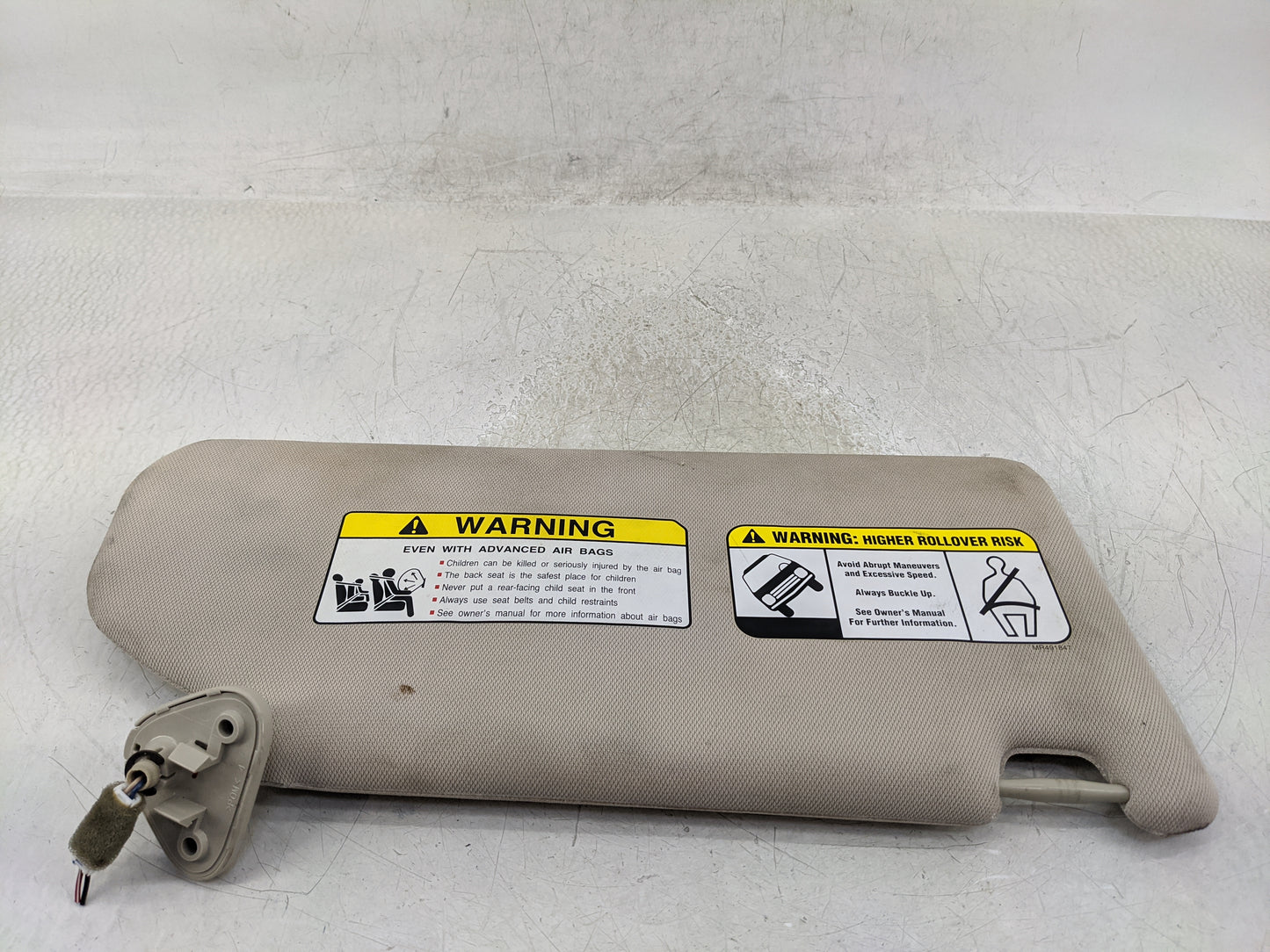 2017 Mitsubishi Outlander Sun Visor Shade Replacement Driver Left Mirror Fits OEM Used Auto Parts - Oemusedautoparts1.com