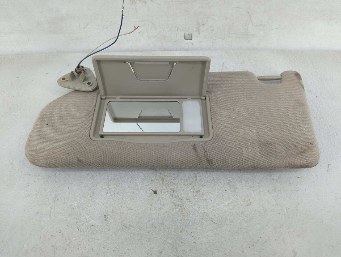2017 Mitsubishi Outlander Sun Visor Shade Replacement Driver Left Mirror Fits OEM Used Auto Parts - Oemusedautoparts1.com
