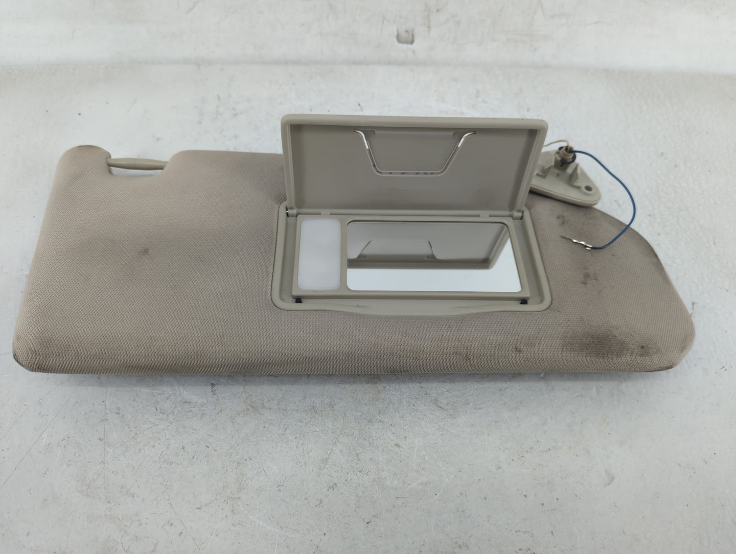 2017 Mitsubishi Outlander Sun Visor Shade Replacement Passenger Right Mirror Fits OEM Used Auto Parts - Oemusedautoparts1.co