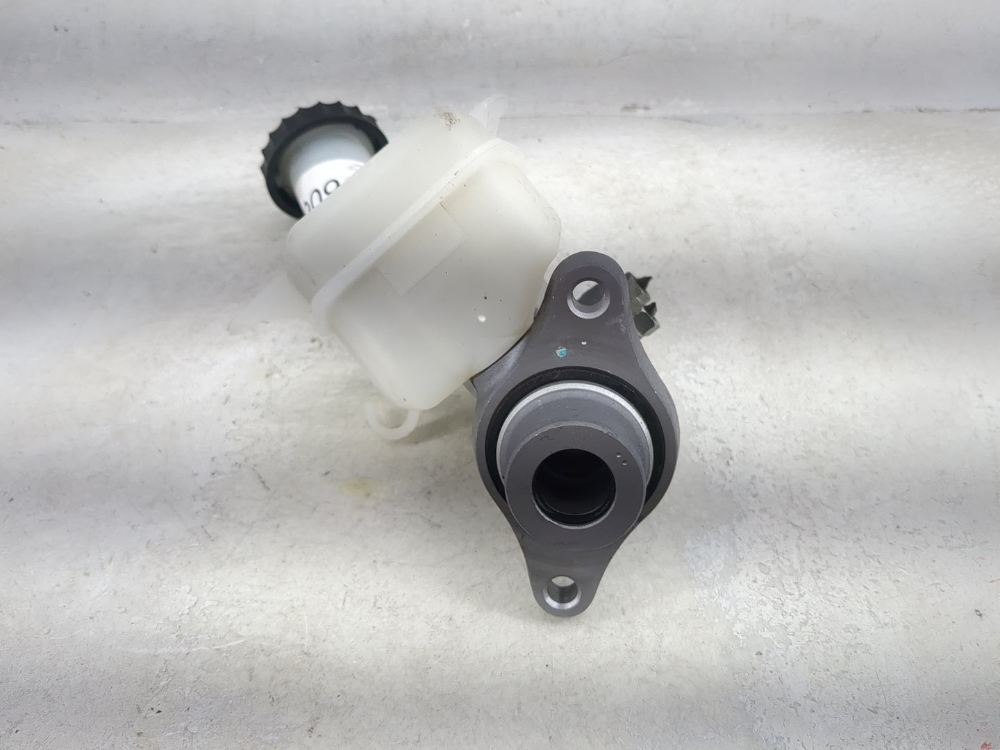 2014-2016 Mitsubishi Outlander Brake Master Cylinder - Oemusedautoparts1.com