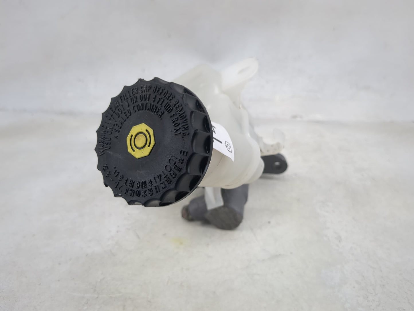 2014-2016 Mitsubishi Outlander Brake Master Cylinder - Oemusedautoparts1.com