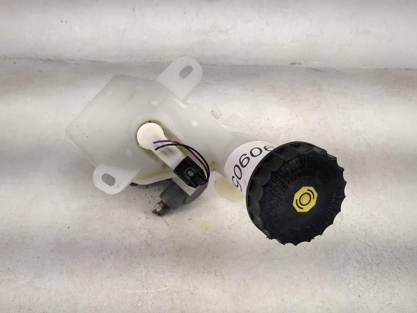 2014-2016 Mitsubishi Outlander Brake Master Cylinder - Oemusedautoparts1.com