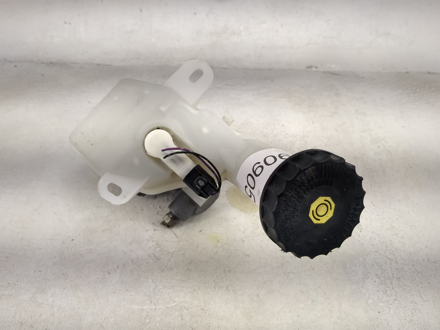 2014-2016 Mitsubishi Outlander Brake Master Cylinder - Oemusedautoparts1.com