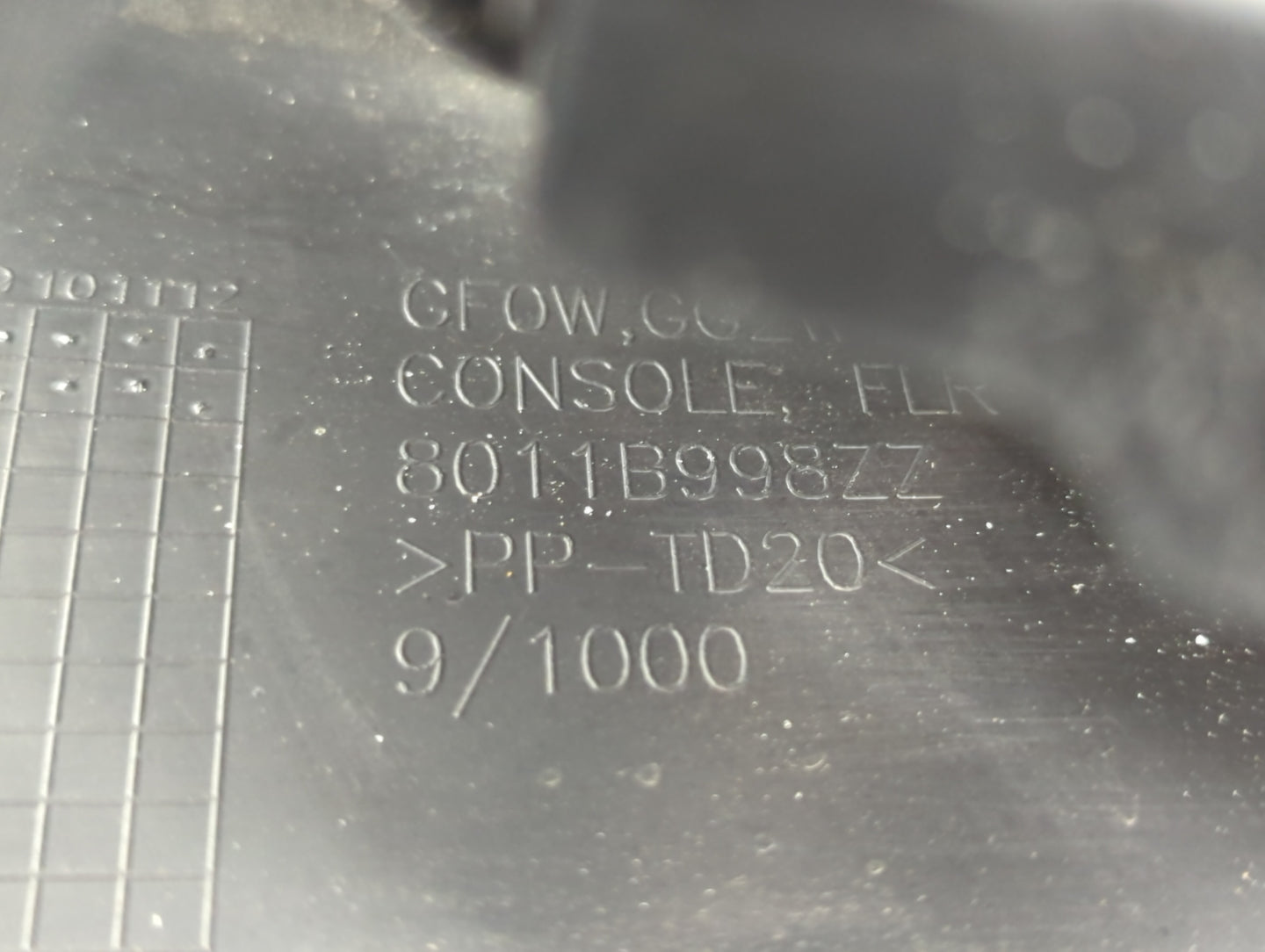 2017 Mitsubishi Outlander Center Floor Console P/N:8011B998ZZ Fits OEM Used Auto Parts - Oemusedautoparts1.com