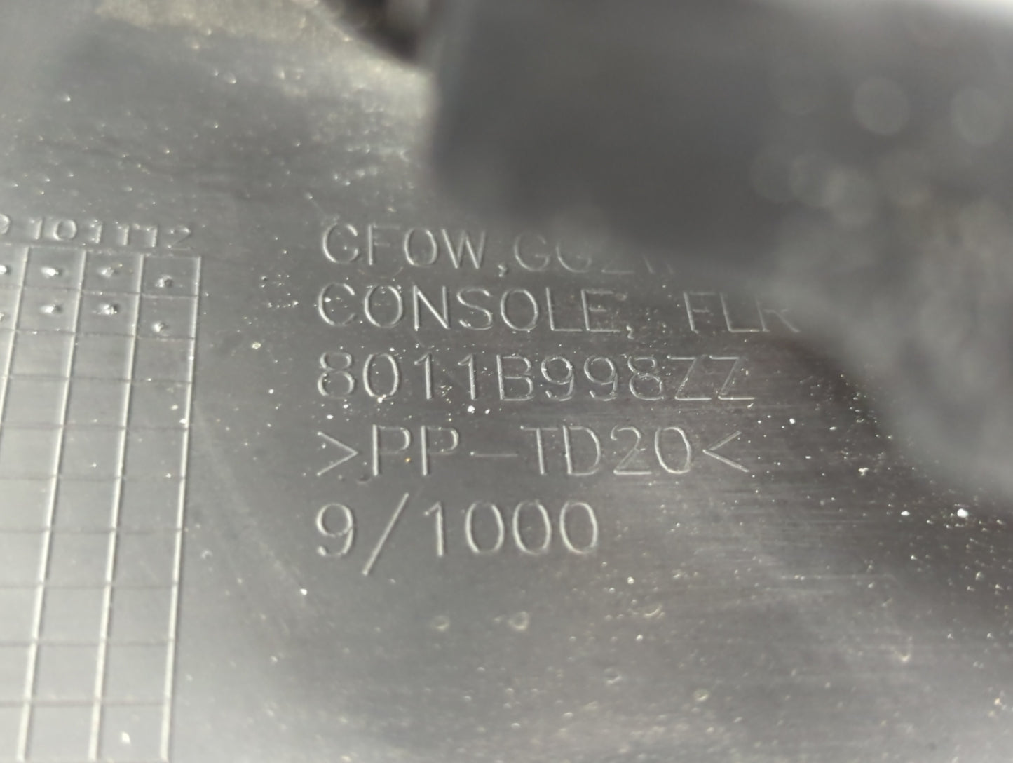 2017 Mitsubishi Outlander Center Floor Console P/N:8011B998ZZ Fits OEM Used Auto Parts - Oemusedautoparts1.com