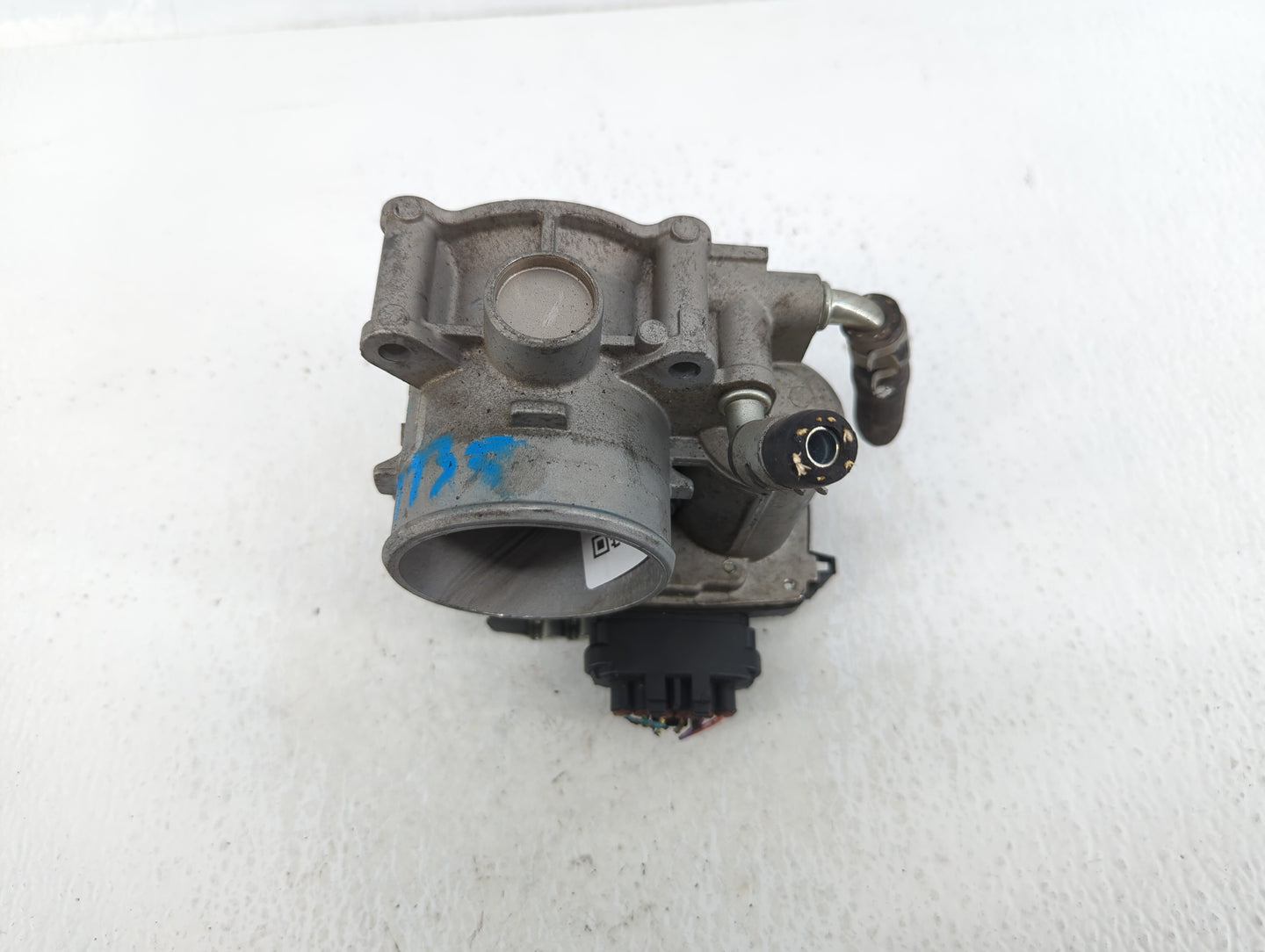 2017 Mitsubishi Outlander Throttle Body P/N:57021-8X300774 57021, 8X300774 Fits OEM Used Auto Parts - Oemusedautoparts1.com