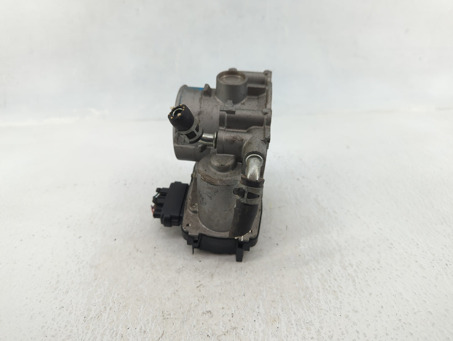 2017 Mitsubishi Outlander Throttle Body P/N:57021-8X300774 57021, 8X300774 Fits OEM Used Auto Parts - Oemusedautoparts1.com