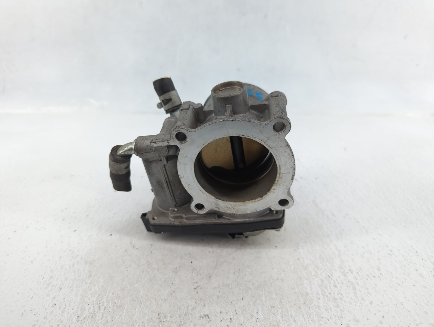 2017 Mitsubishi Outlander Throttle Body P/N:57021-8X300774 57021, 8X300774 Fits OEM Used Auto Parts - Oemusedautoparts1.com