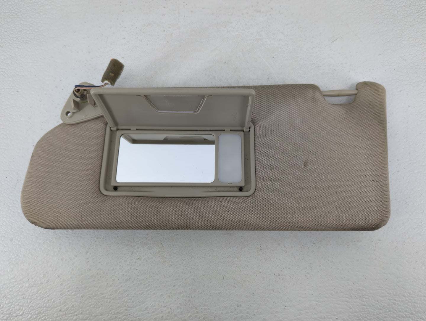 2017 Mitsubishi Outlander Sun Visor Shade Replacement Passenger Right Mirror Fits OEM Used Auto Parts - Oemusedautoparts1.co