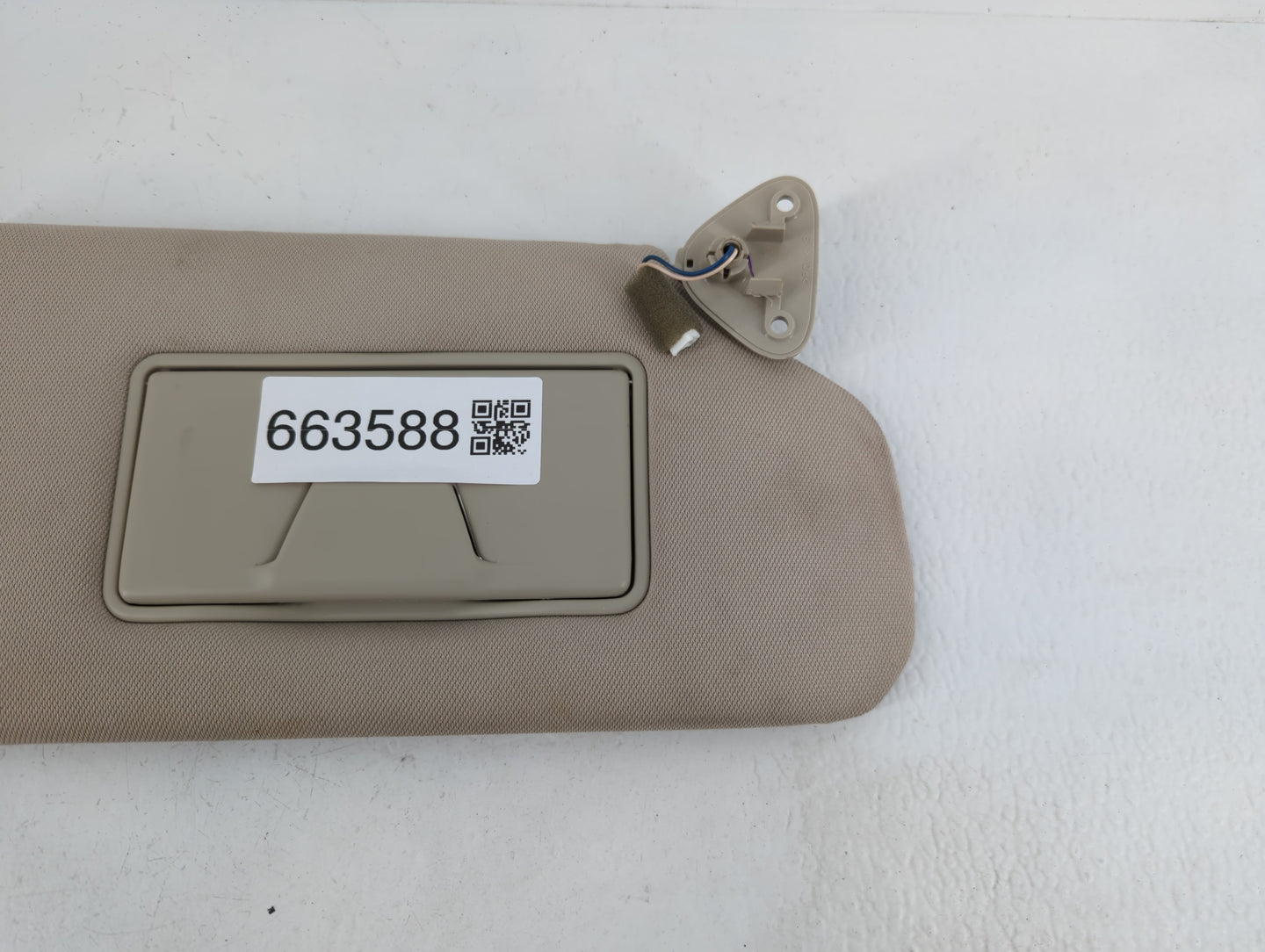 2017 Mitsubishi Outlander Sun Visor Shade Replacement Passenger Right Mirror Fits OEM Used Auto Parts - Oemusedautoparts1.co