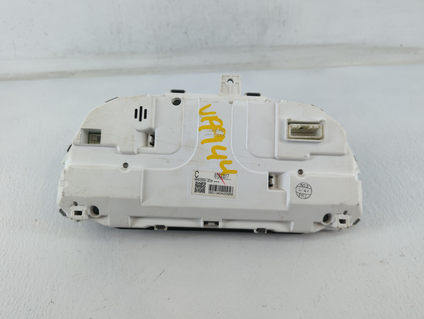 2017 Mitsubishi Outlander Instrument Cluster Speedometer Gauges P/N:MM0059-208 8100C617 Fits OEM Used Auto Parts - Oemusedau