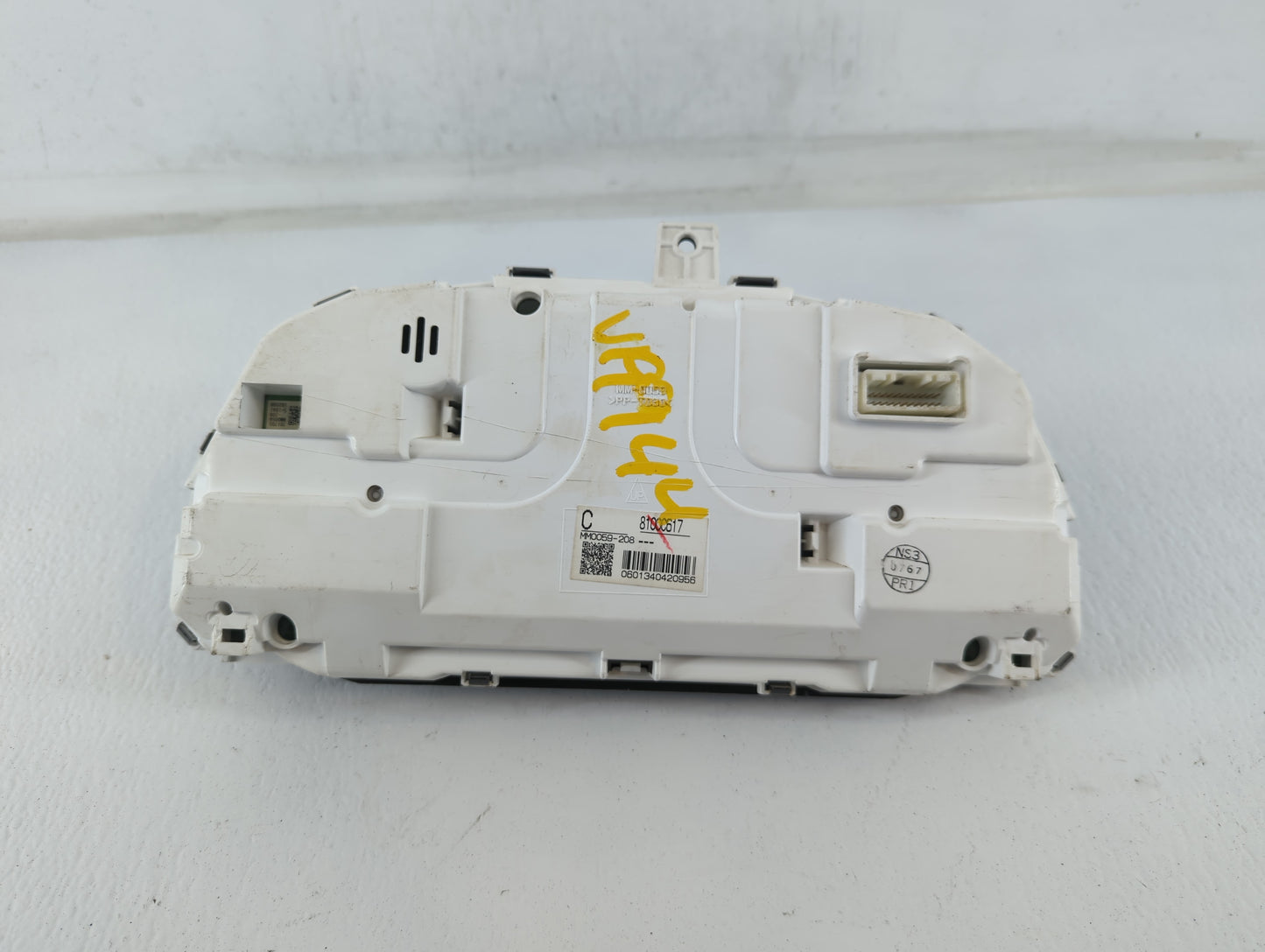 2017 Mitsubishi Outlander Instrument Cluster Speedometer Gauges P/N:MM0059-208 8100C617 Fits OEM Used Auto Parts - Oemusedau