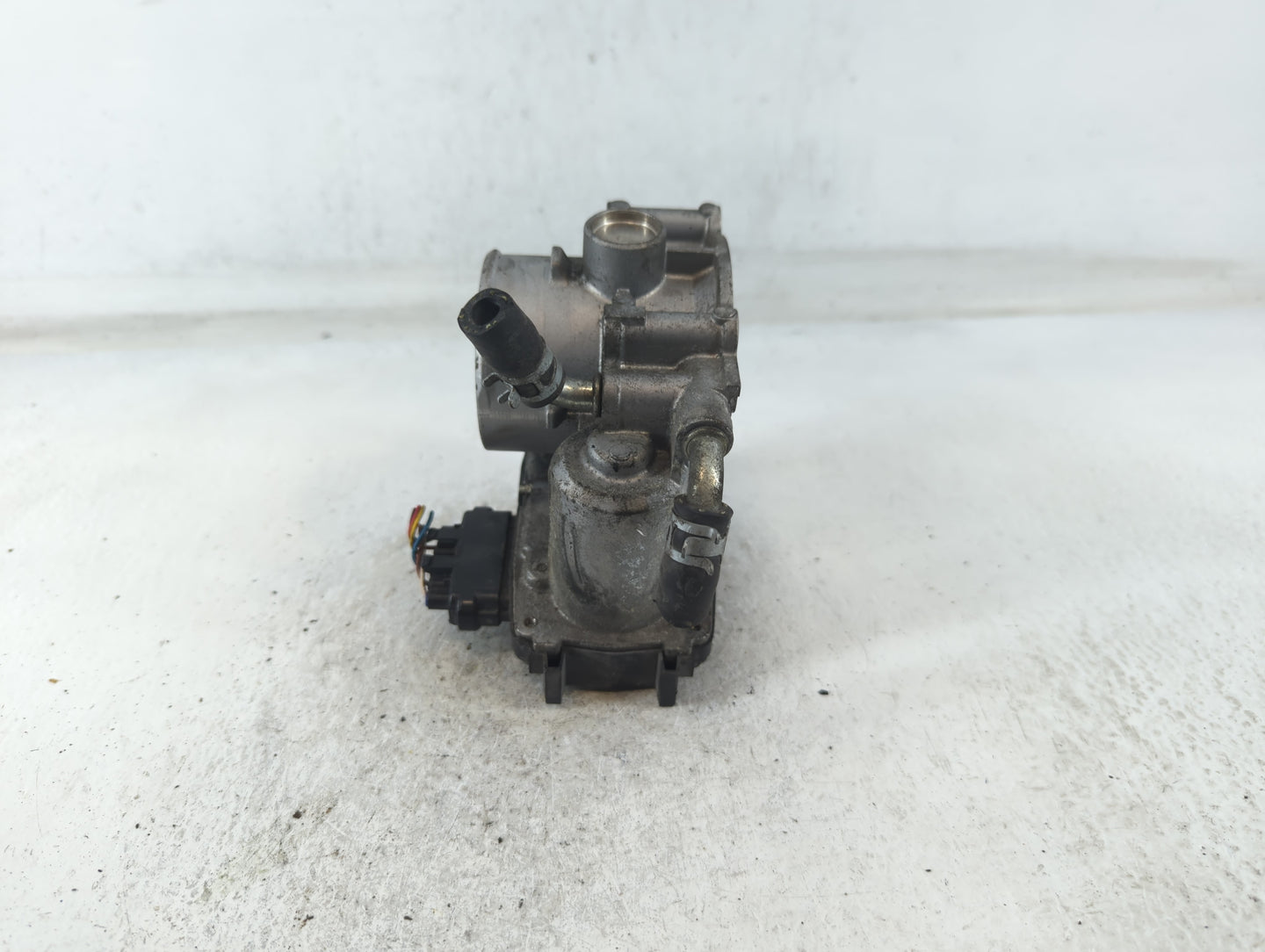 2013-2017 Mitsubishi Outlander Throttle Body P/N:57021 Fits Fits 2013 2014 2015 2016 2017 OEM Used Auto Parts - Oemusedautop