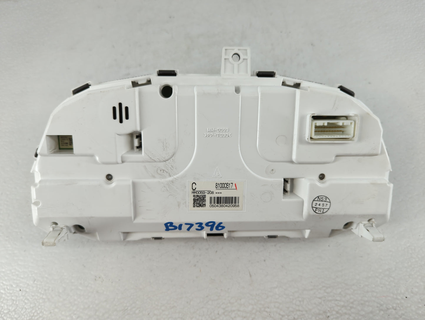2017 Mitsubishi Outlander Instrument Cluster Speedometer Gauges P/N:0504380420958 MM0059-208, 8100C617 Fits OEM Used Auto Pa