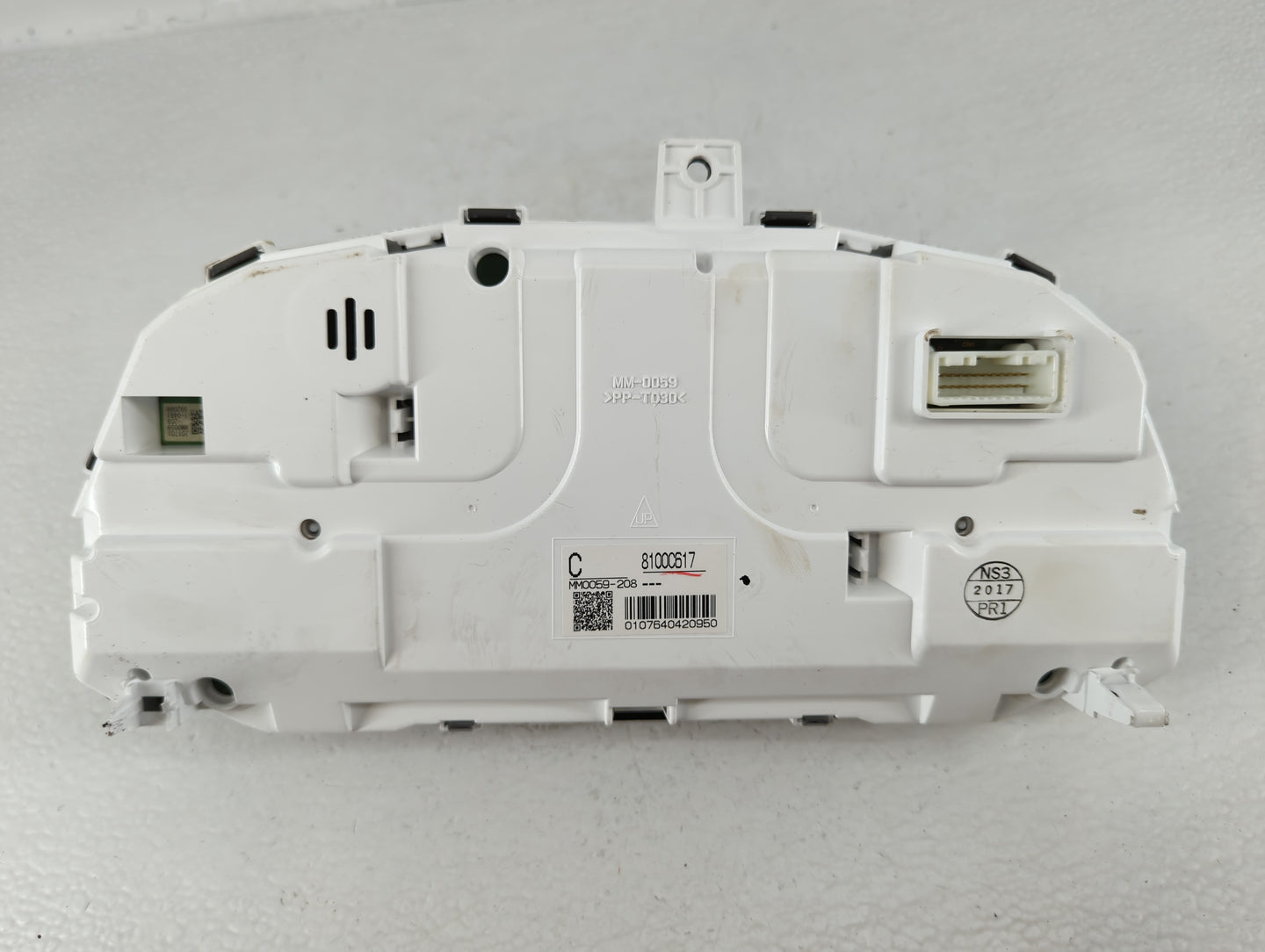 2017 Mitsubishi Outlander Instrument Cluster Speedometer Gauges P/N:8100C617 MM0059-208 Fits OEM Used Auto Parts - Oemusedau