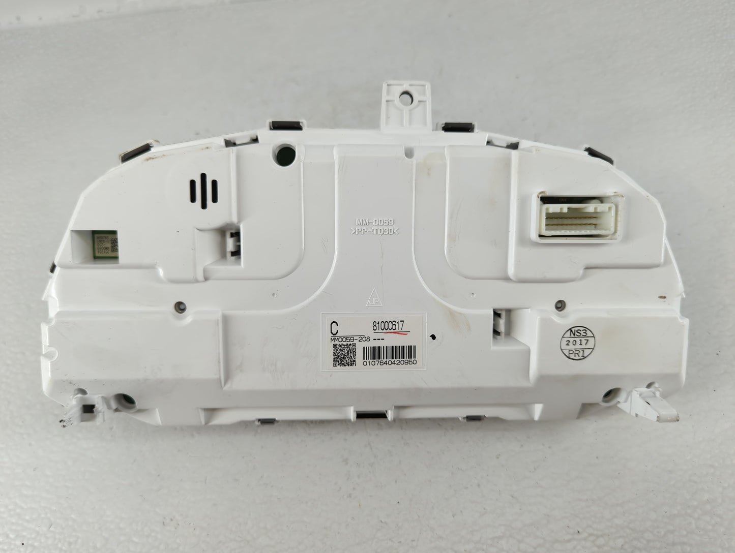 2017 Mitsubishi Outlander Instrument Cluster Speedometer Gauges P/N:8100C617 MM0059-208 Fits OEM Used Auto Parts - Oemusedau