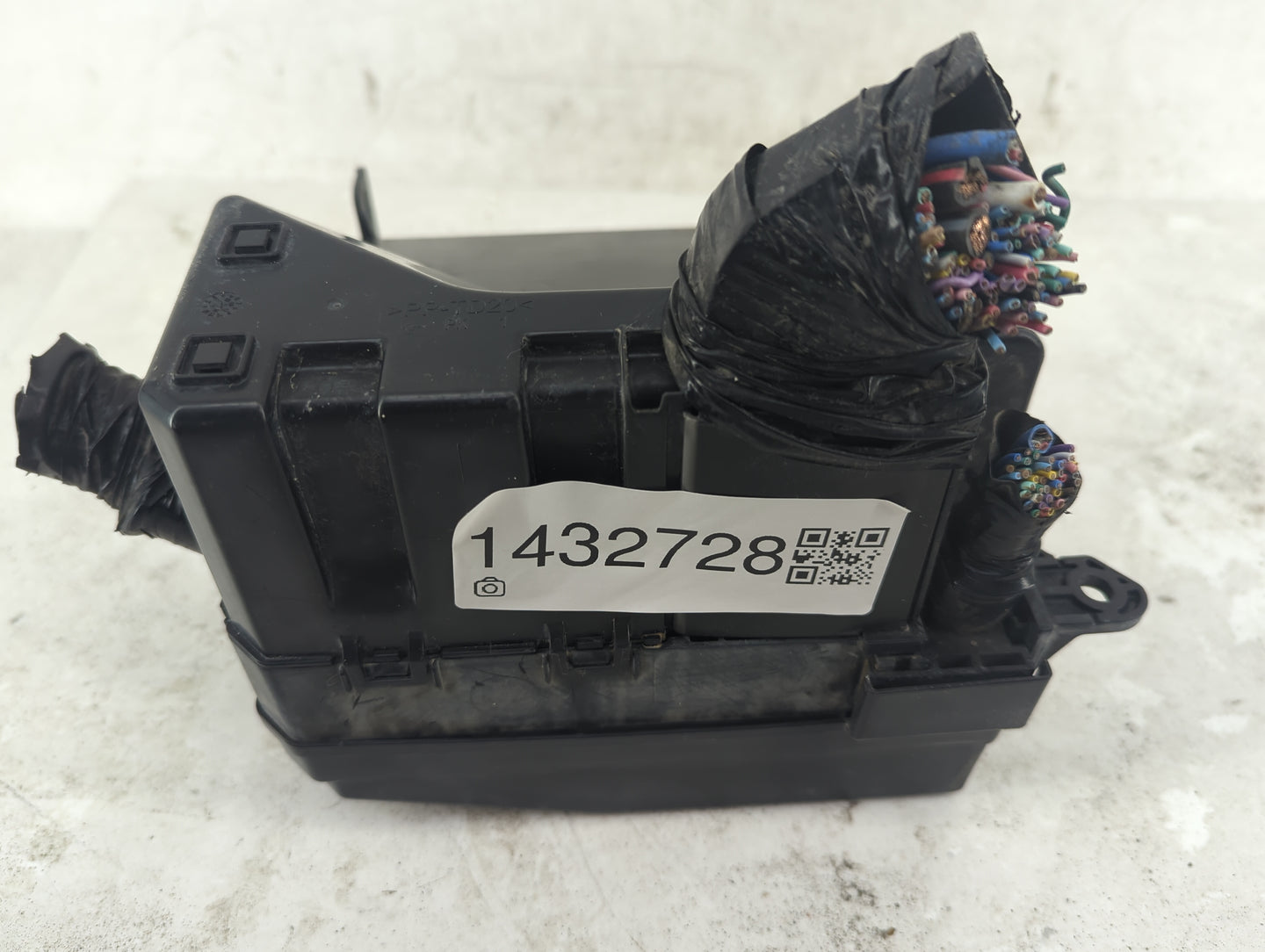 2012-2017 Mitsubishi Outlander Sport Fusebox Fuse Box Panel Relay Module P/N:MR301978 CB18PF-12V Fits OEM Used Auto Parts - 