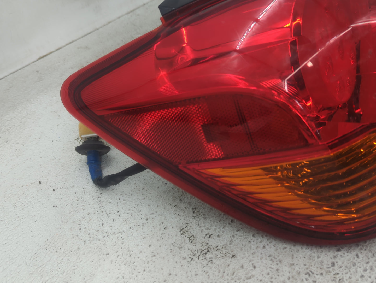 2011-2017 Mitsubishi Outlander Sport Tail Light Assembly Passenger Right OEM P/N:P9374 Fits OEM Used Auto Parts - Oemusedaut