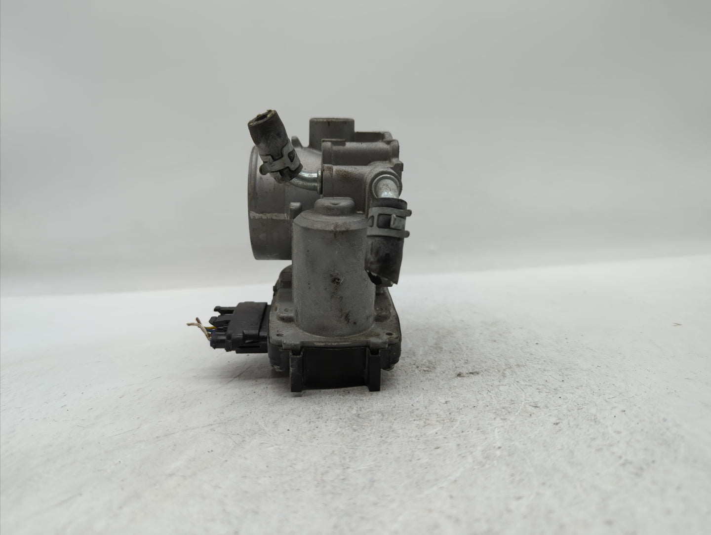 2017 Mitsubishi Outlander Sport Throttle Body P/N:57021 6X05 0243 Fits OEM Used Auto Parts - Oemusedautoparts1.com