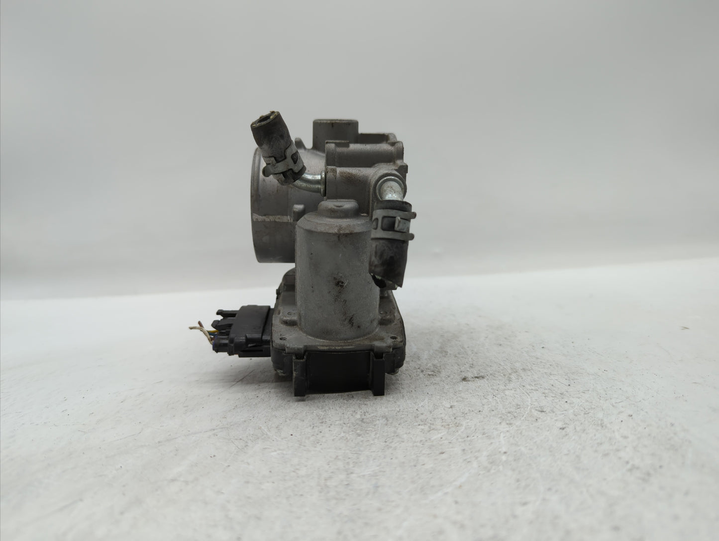 2017 Mitsubishi Outlander Sport Throttle Body P/N:57021 6X05 0243 Fits OEM Used Auto Parts - Oemusedautoparts1.com