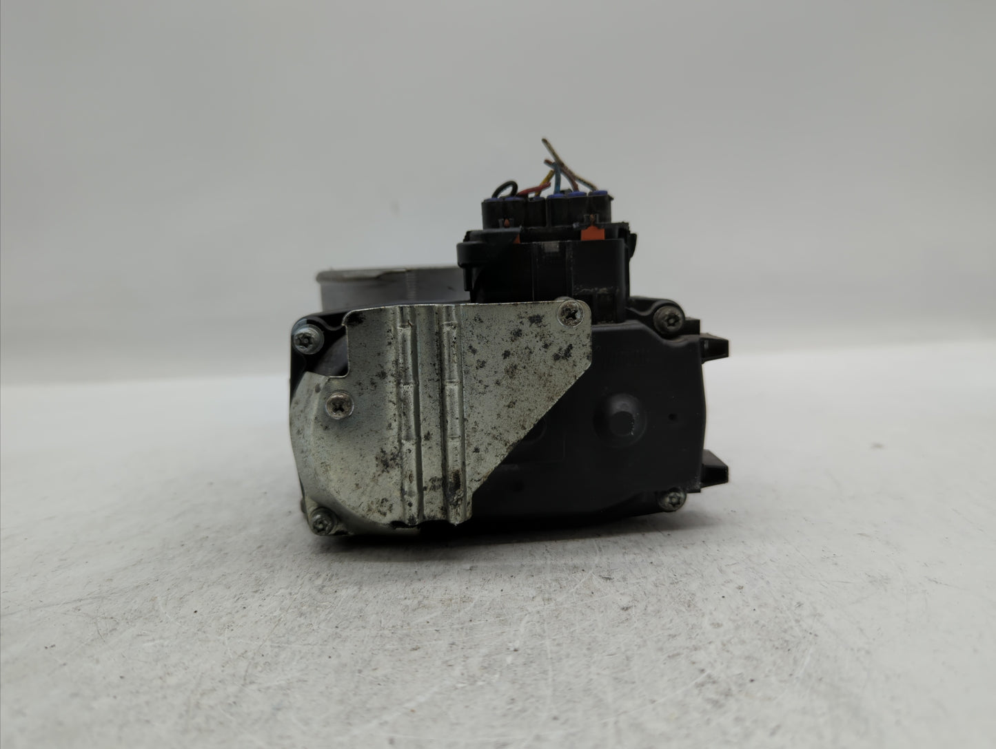 2017 Mitsubishi Outlander Sport Throttle Body P/N:57021 6X05 0243 Fits OEM Used Auto Parts - Oemusedautoparts1.com