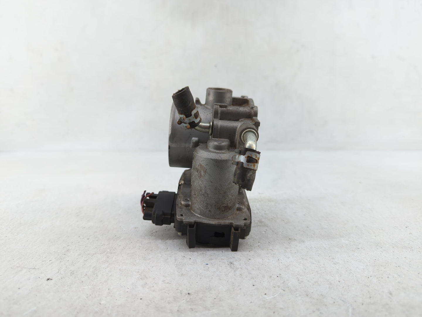 2017 Mitsubishi Outlander Sport Throttle Body P/N:57021 B Fits OEM Used Auto Parts - Oemusedautoparts1.com