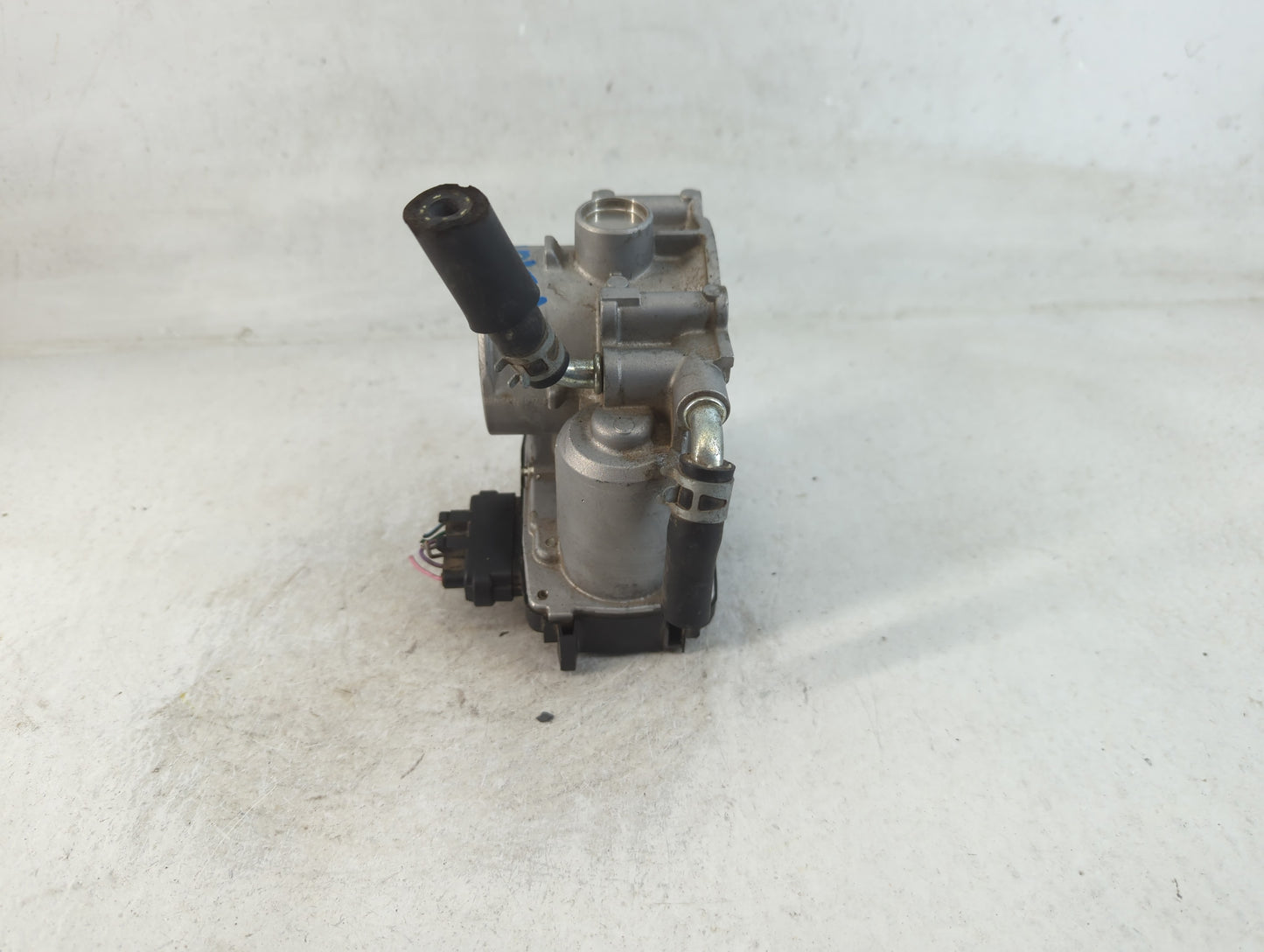 2013-2017 Mitsubishi Outlander Sport Throttle Body P/N:57021 Fits Fits 2013 2014 2015 2016 2017 OEM Used Auto Parts - Oemuse