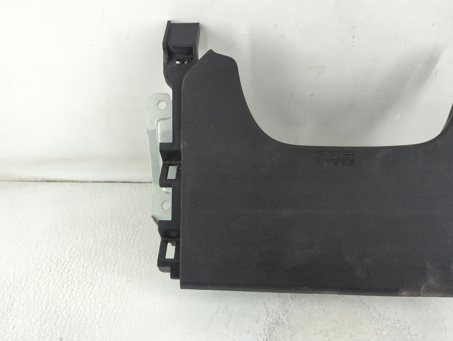 2016-2017 Mitsubishi Outlander Sport Air Bag Driver Left Knee OEM P/N:0080P1100016 Fits Fits 2016 2017 OEM Used Auto Parts -