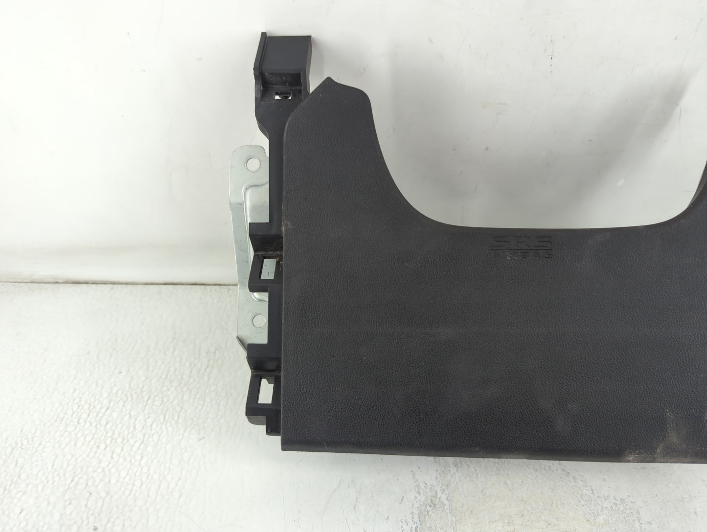 2016-2017 Mitsubishi Outlander Sport Air Bag Driver Left Knee OEM P/N:0080P1100016 Fits Fits 2016 2017 OEM Used Auto Parts -