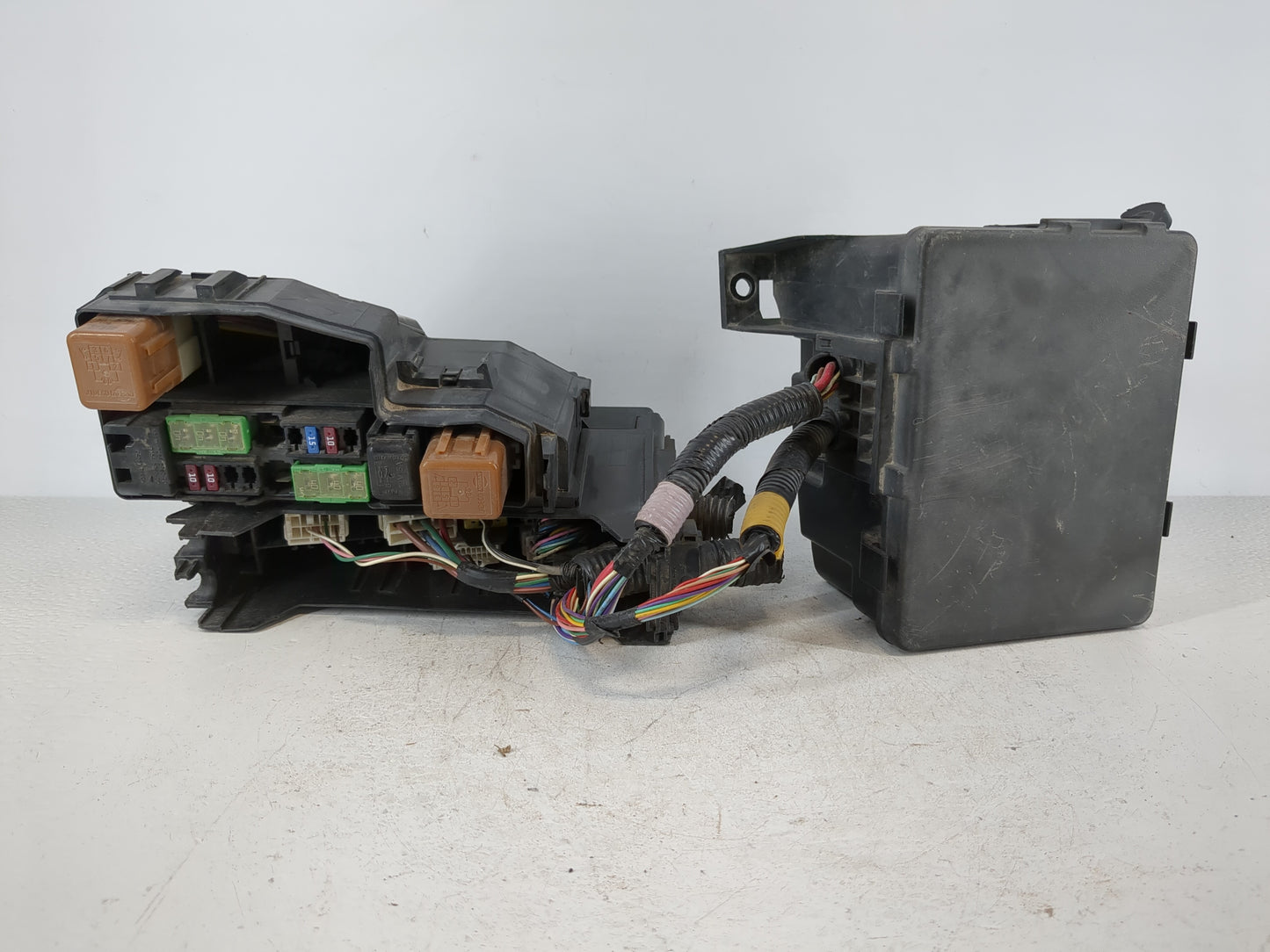 2016-2017 Nissan Altima Fusebox Fuse Box Panel Relay Module P/N:7254-5763-30 Fits Fits 2016 2017 OEM Used Auto Parts - Oemus