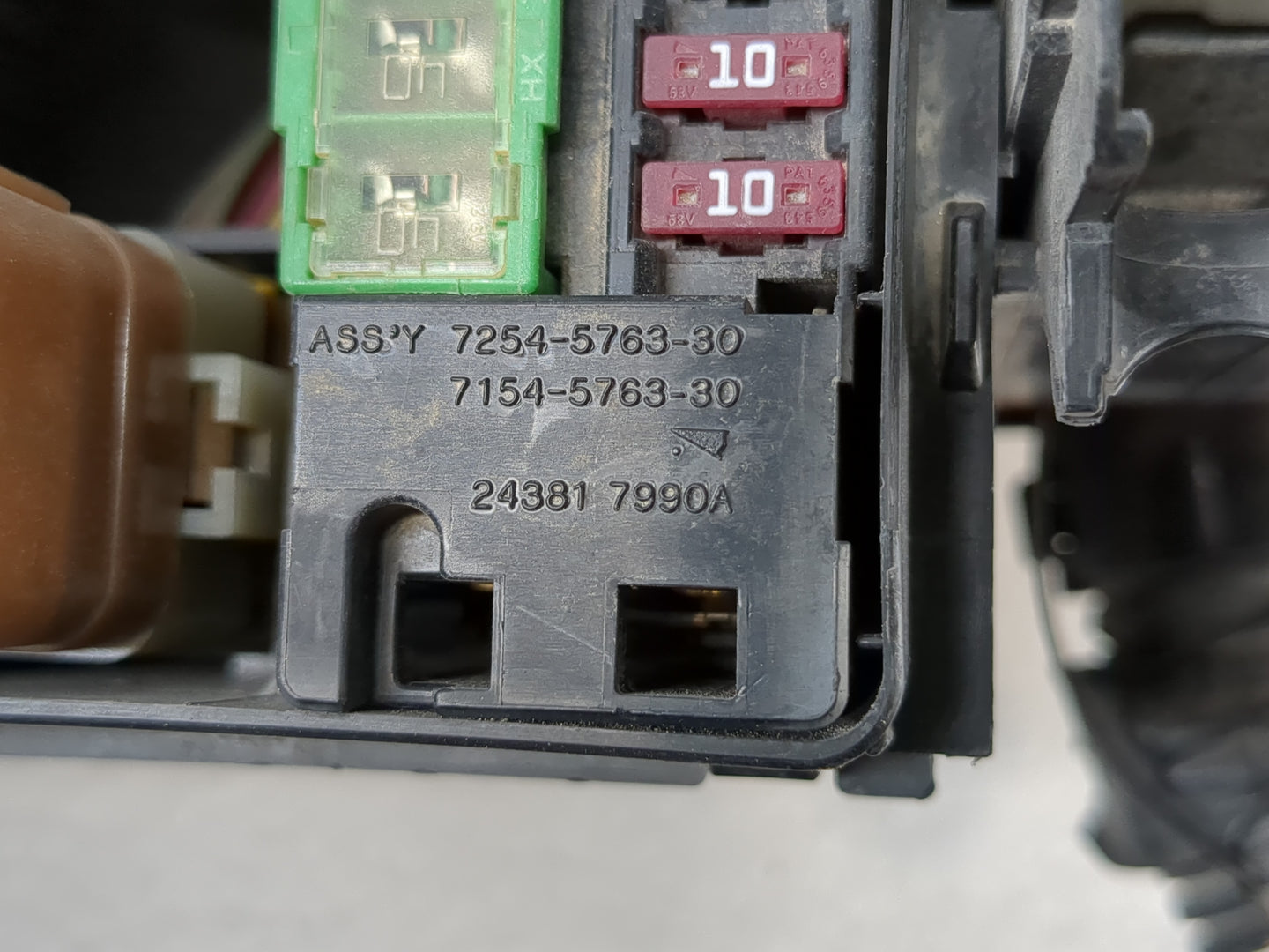2016-2017 Nissan Altima Fusebox Fuse Box Panel Relay Module P/N:7254-5763-30 Fits Fits 2016 2017 OEM Used Auto Parts - Oemus