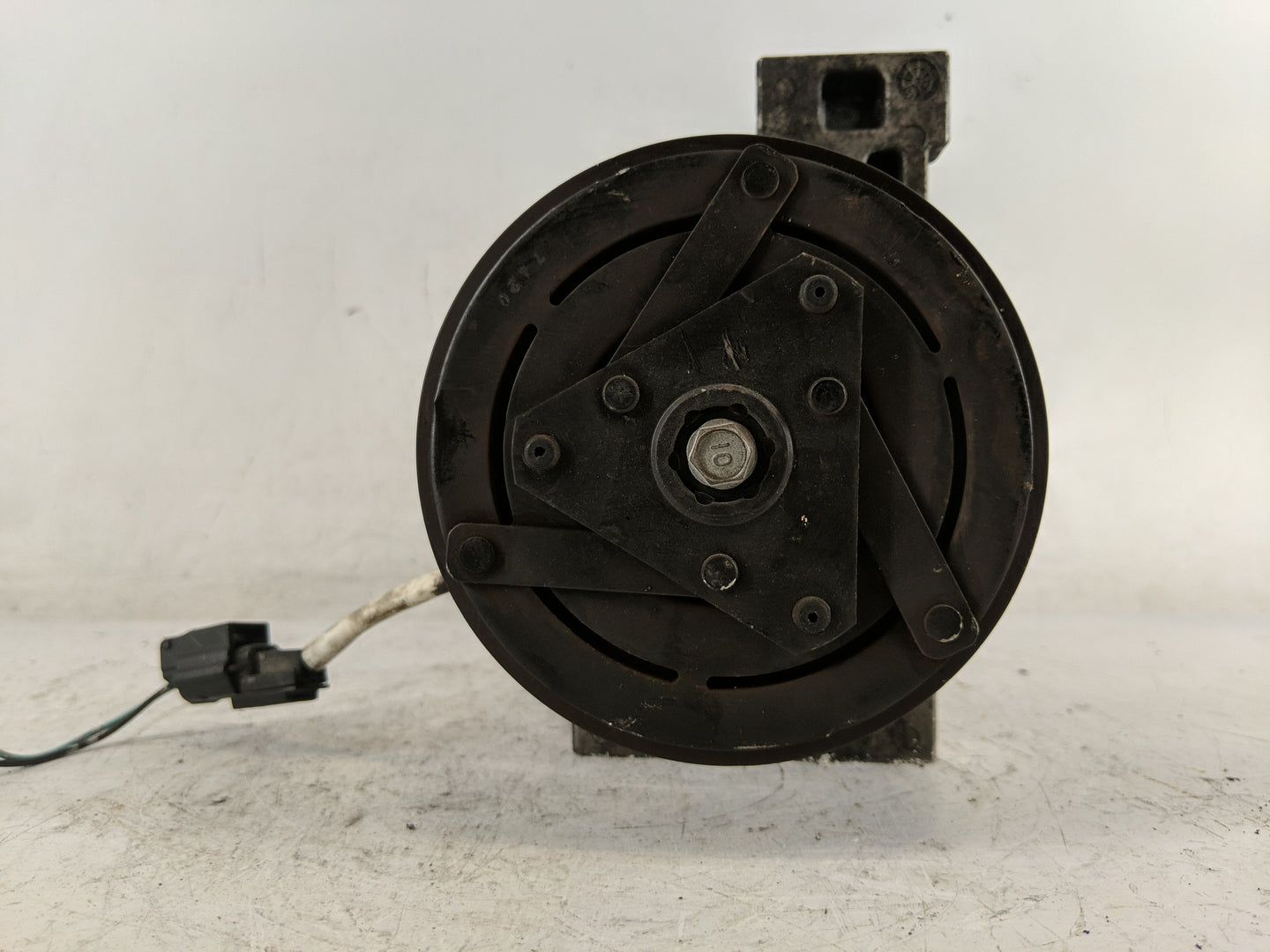 2013-2018 Nissan Altima Air Conditioning A/c Ac Compressor Oem - Oemusedautoparts1.com
