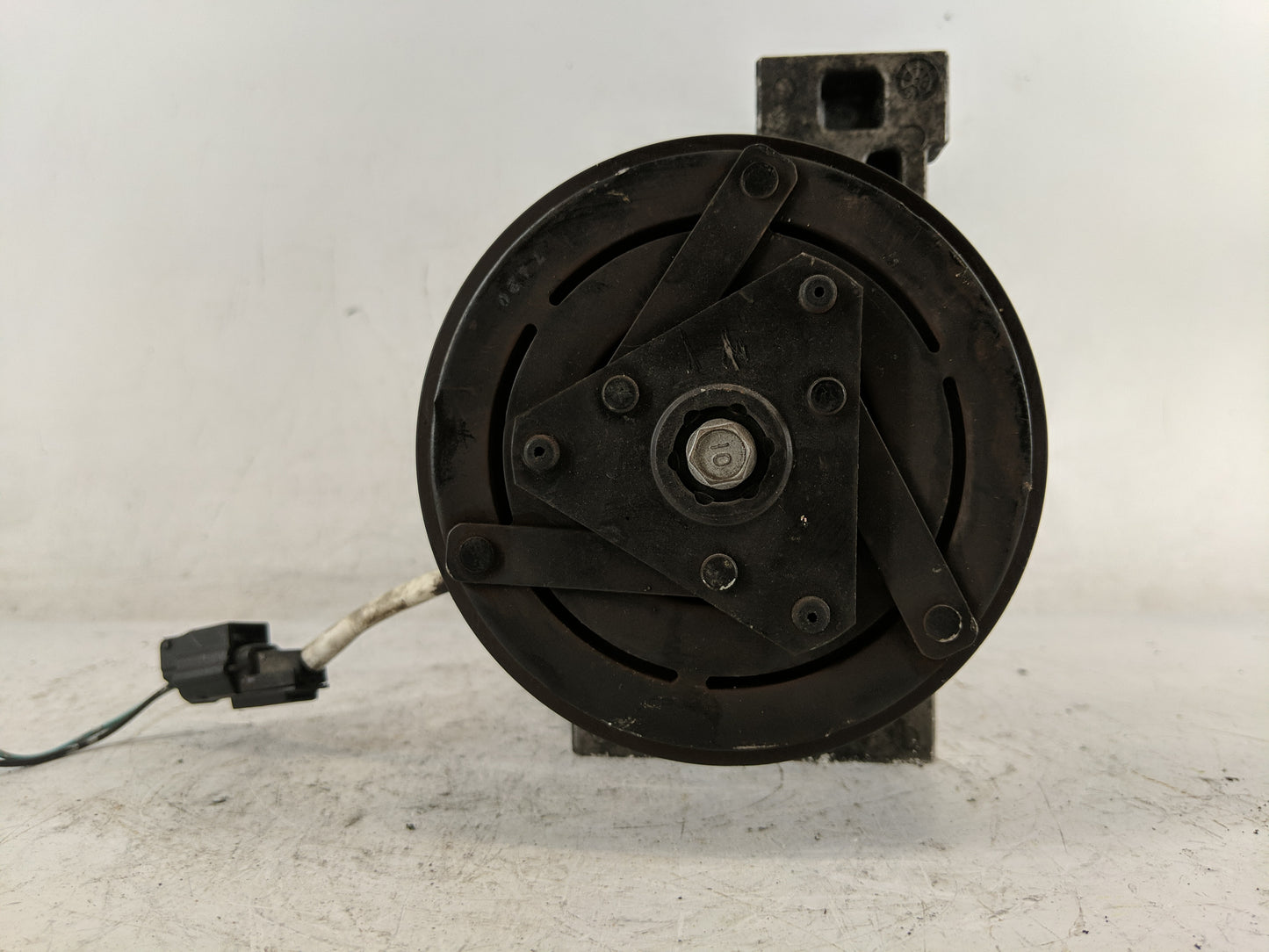 2013-2018 Nissan Altima Air Conditioning A/c Ac Compressor Oem - Oemusedautoparts1.com