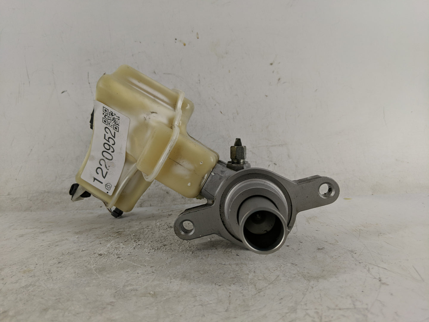 2017 Nissan Altima Brake Master Cylinder - Oemusedautoparts1.com