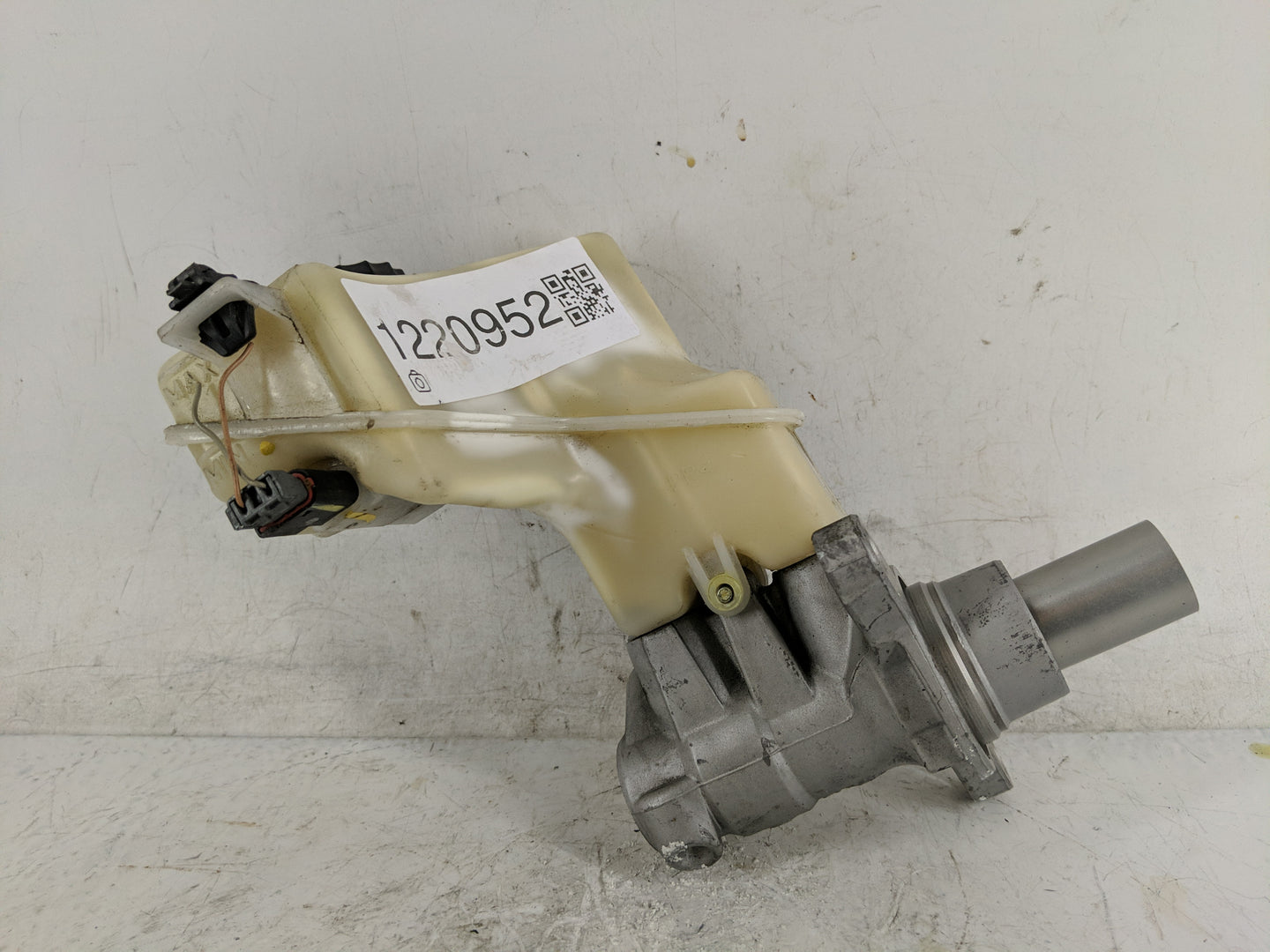 2017 Nissan Altima Brake Master Cylinder - Oemusedautoparts1.com