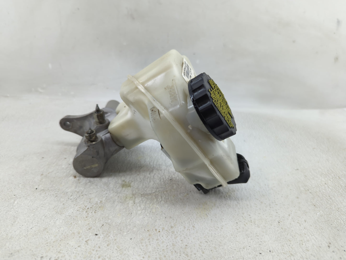 2013-2018 Nissan Altima Brake Master Cylinder 1276573 - Oemusedautoparts1.com