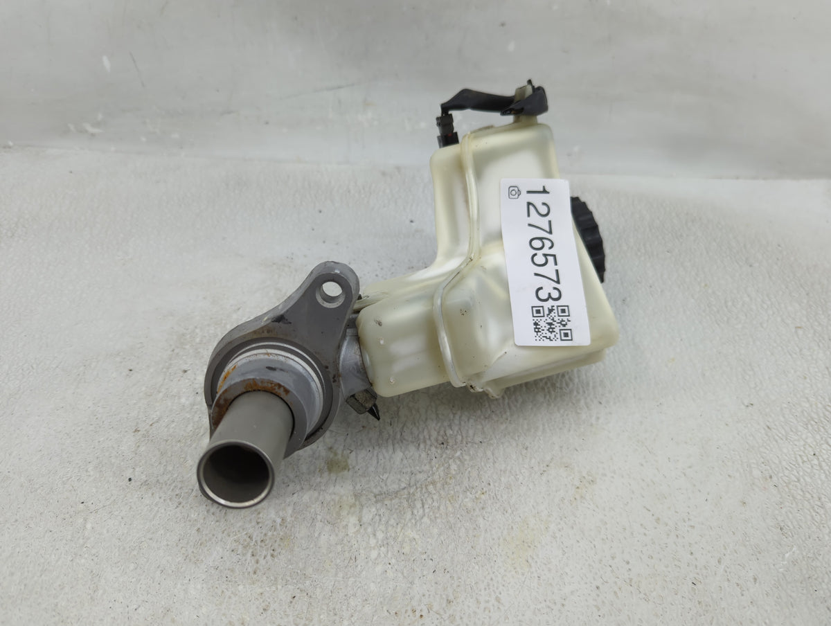 2013-2018 Nissan Altima Brake Master Cylinder 1276573 - Oemusedautoparts1.com