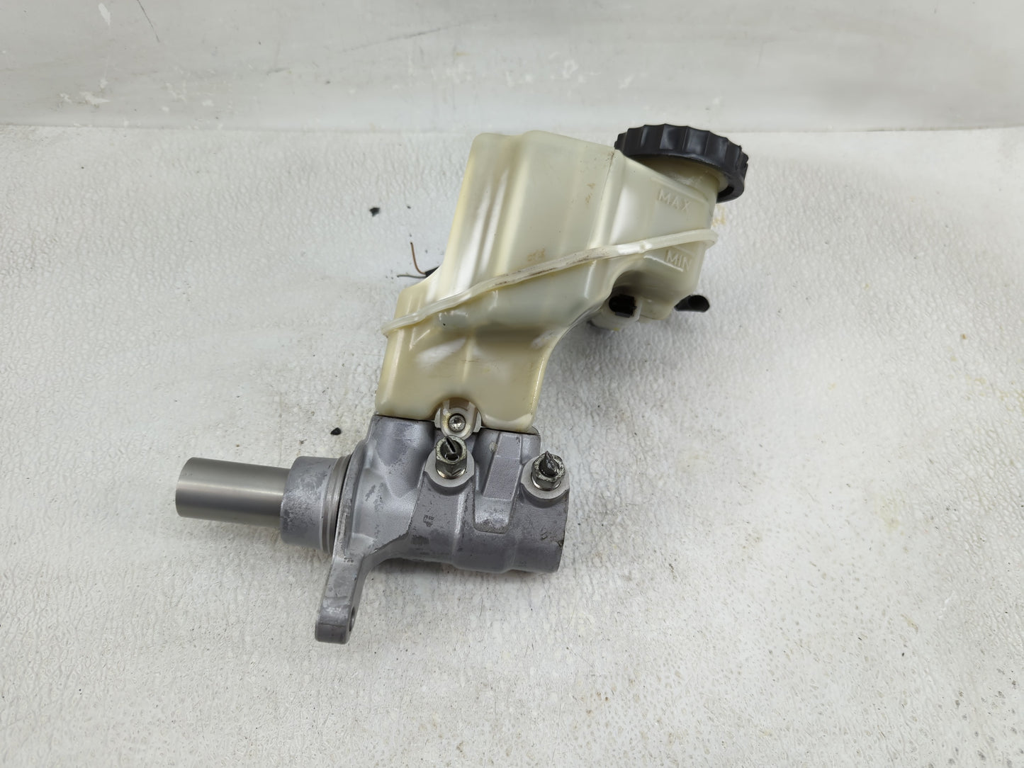 2013-2018 Nissan Altima Brake Master Cylinder 1277844 - Oemusedautoparts1.com