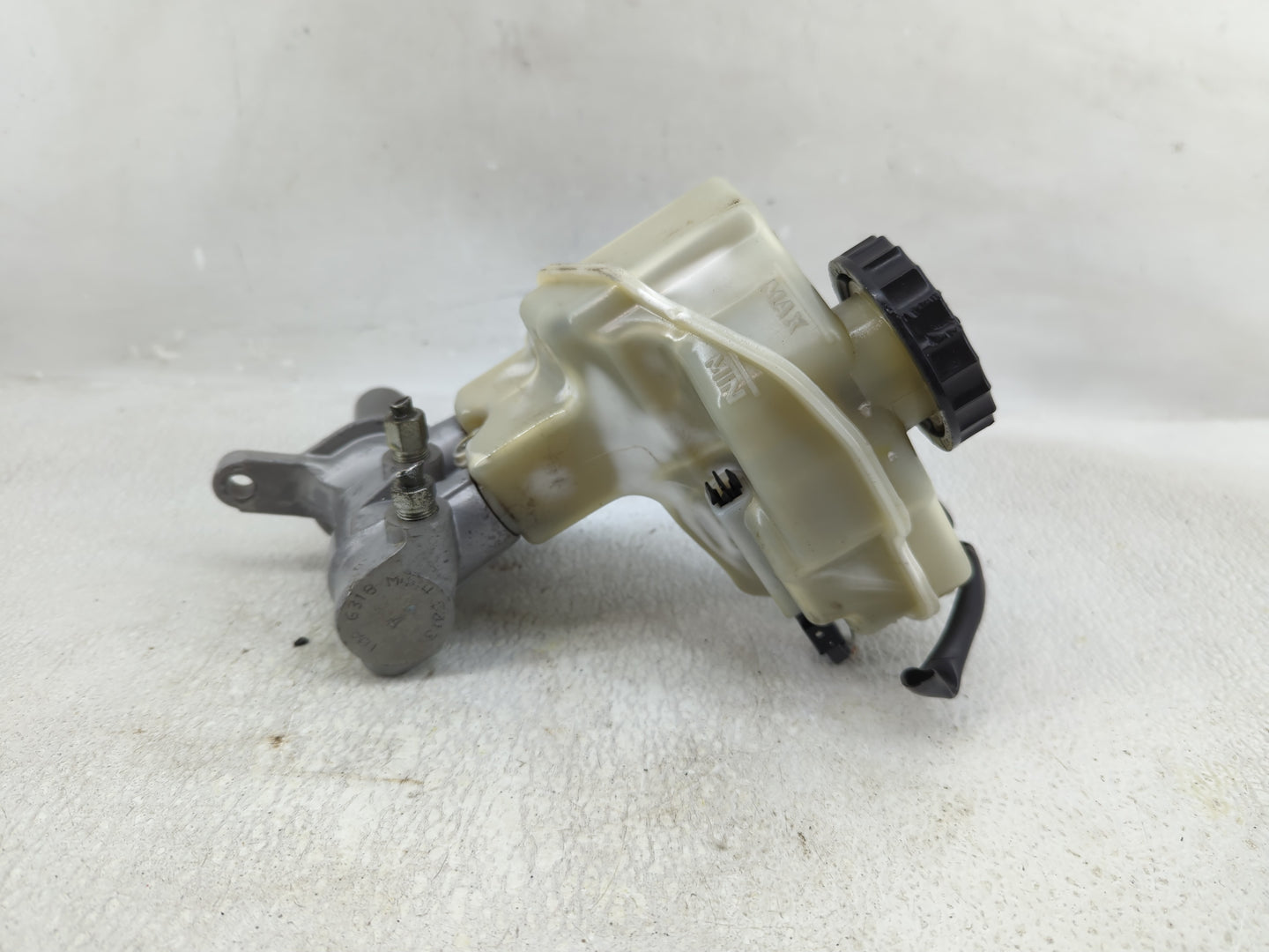 2013-2018 Nissan Altima Brake Master Cylinder 1277844 - Oemusedautoparts1.com