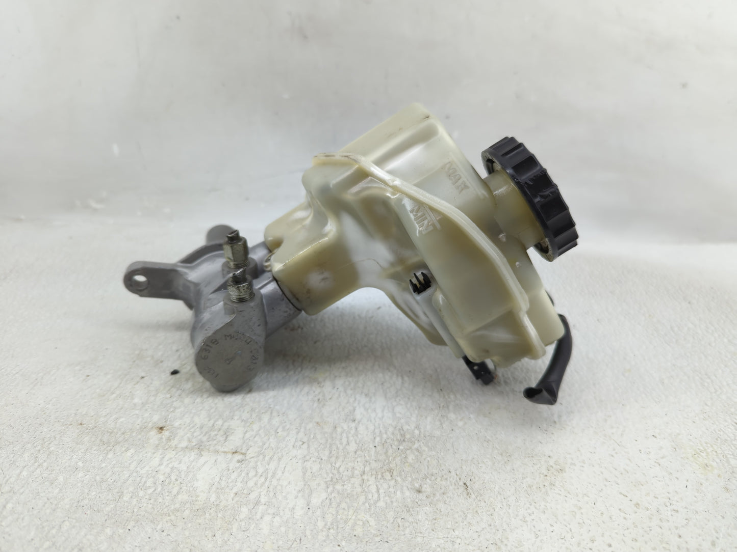 2013-2018 Nissan Altima Brake Master Cylinder 1277844 - Oemusedautoparts1.com
